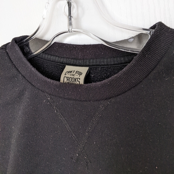 3/$30 Men's Black, red & Gold Toronto Crewneck Crook's - Picture 3 of 6